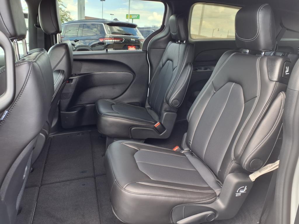 new 2026 Chrysler Pacifica car, priced at $44,460
