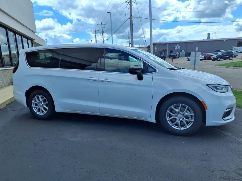 new 2026 Chrysler Pacifica car, priced at $44,460