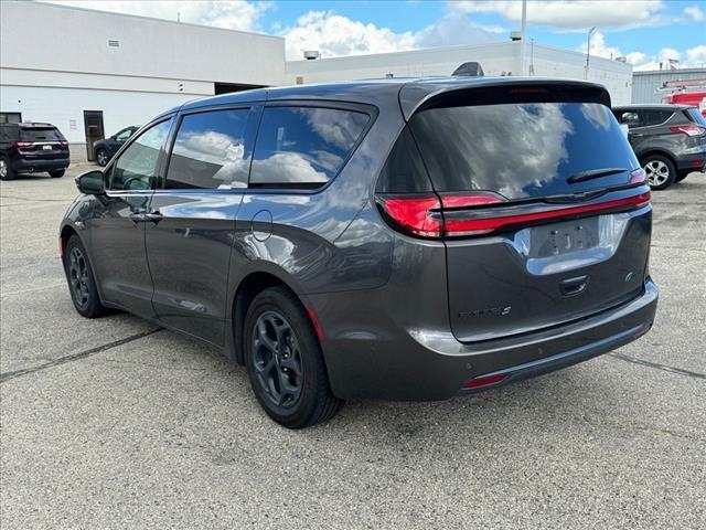 used 2022 Chrysler Pacifica Hybrid car, priced at $28,697