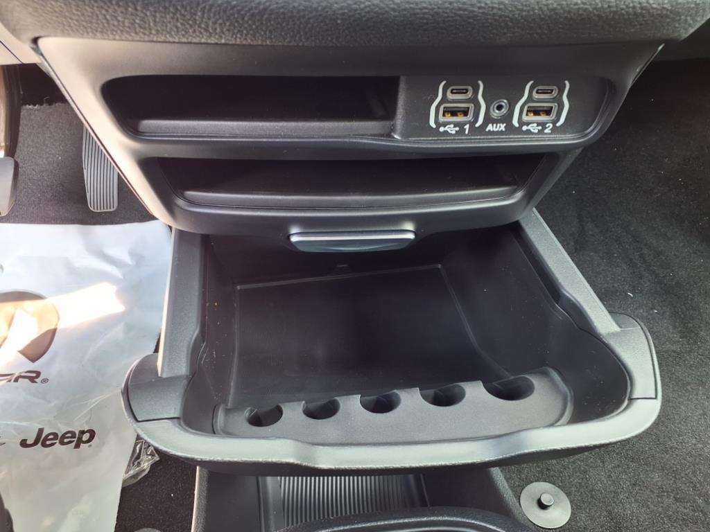 new 2025 Chrysler Pacifica car, priced at $45,725