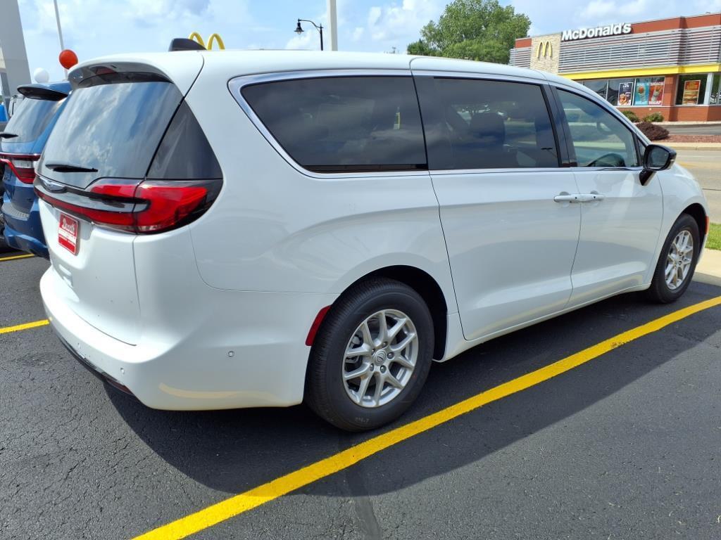 new 2025 Chrysler Pacifica car, priced at $45,725