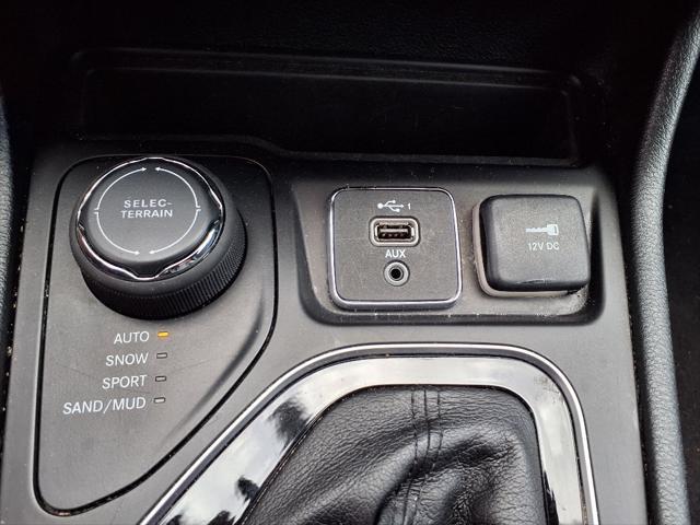 used 2023 Jeep Cherokee car, priced at $24,992