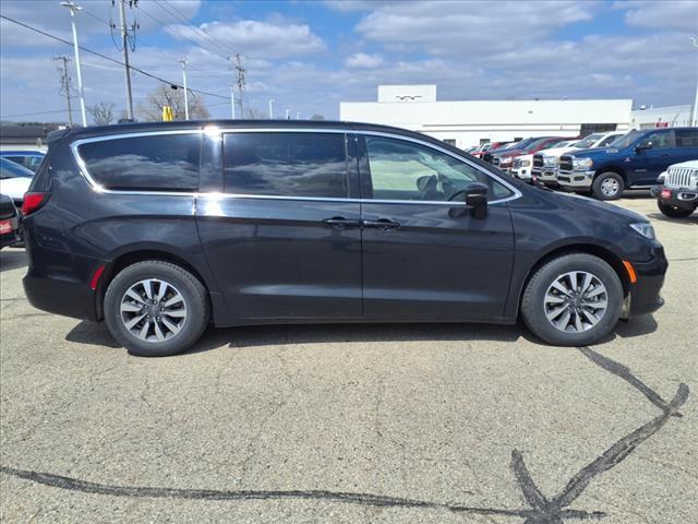 used 2023 Chrysler Pacifica Hybrid car, priced at $27,992