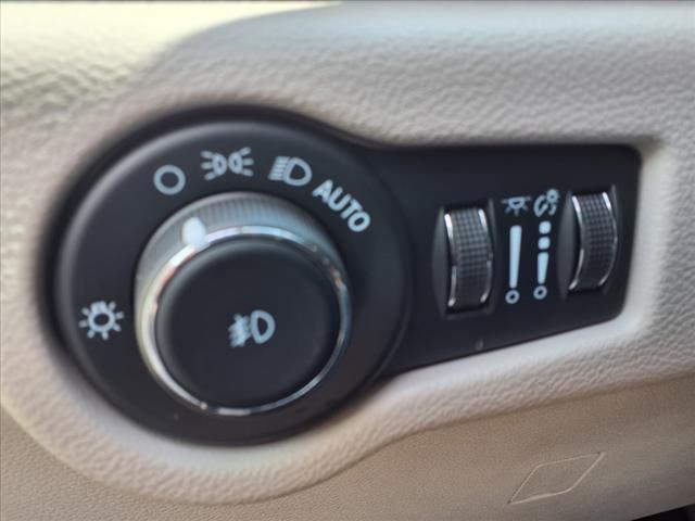 used 2023 Chrysler Pacifica Hybrid car, priced at $27,992
