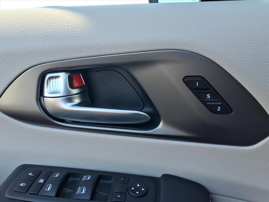 used 2023 Chrysler Pacifica car, priced at $26,596