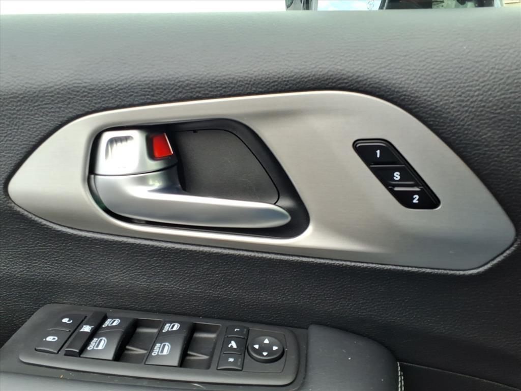 used 2023 Chrysler Pacifica car, priced at $34,560