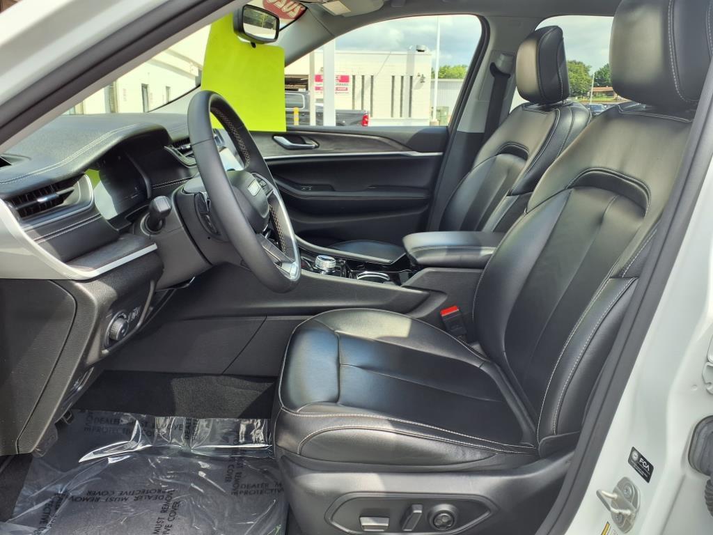 used 2023 Jeep Grand Cherokee car, priced at $28,392