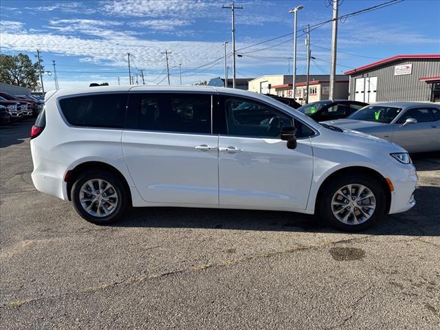 new 2024 Chrysler Pacifica car, priced at $47,690