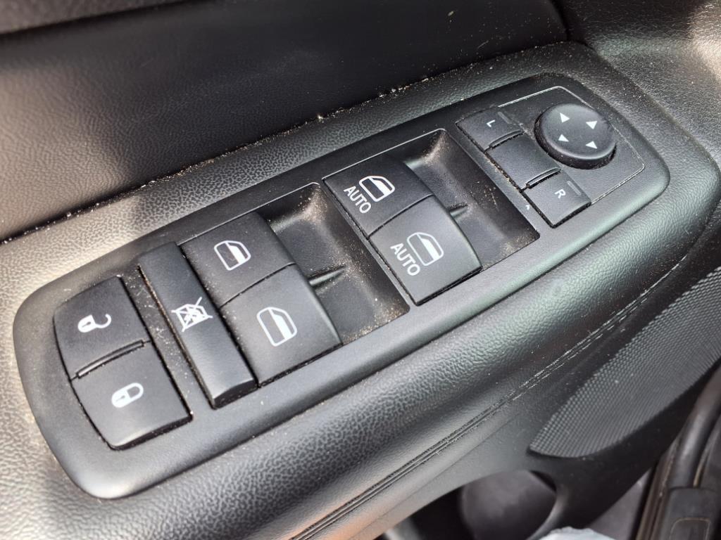 used 2014 Jeep Grand Cherokee car, priced at $11,482