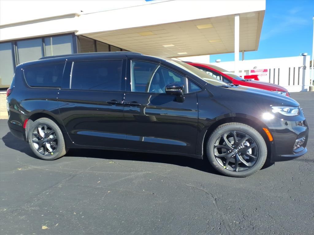 new 2026 Chrysler Pacifica car, priced at $50,680