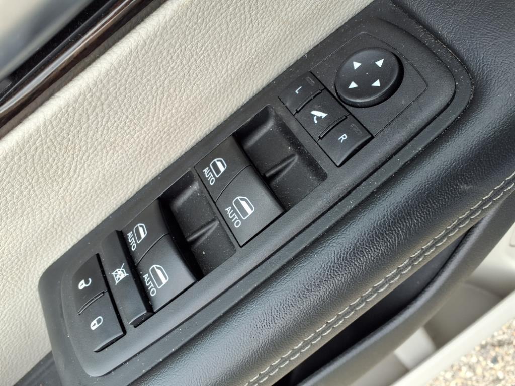 used 2023 Chrysler Pacifica car, priced at $27,499