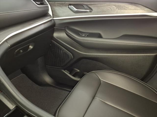 new 2025 Jeep Grand Cherokee car, priced at $48,490