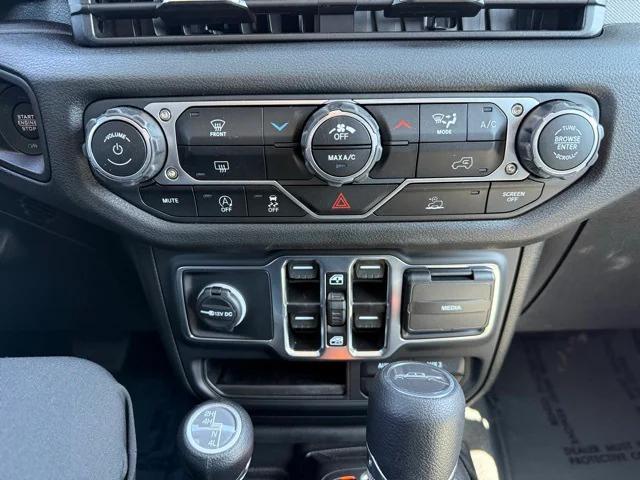 new 2025 Jeep Gladiator car, priced at $42,385