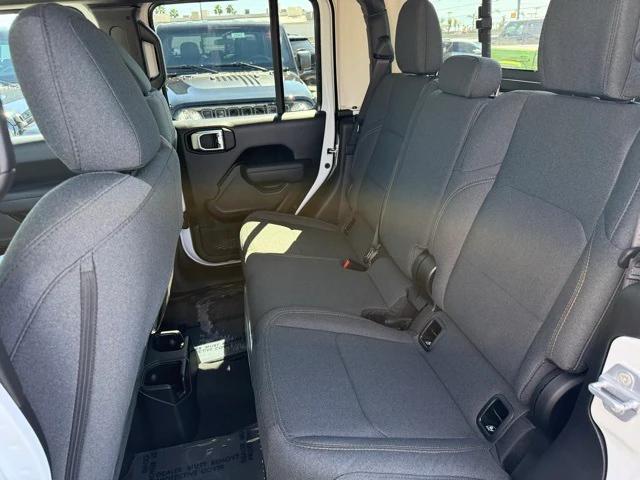 new 2025 Jeep Gladiator car, priced at $42,385