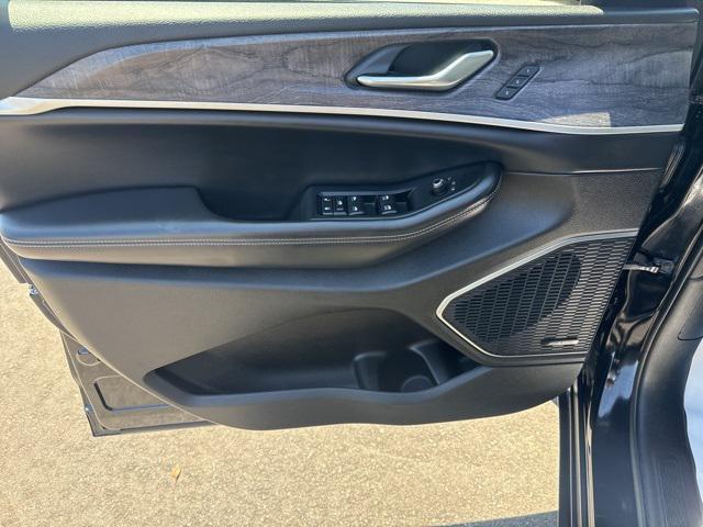 used 2023 Jeep Grand Cherokee car, priced at $27,454