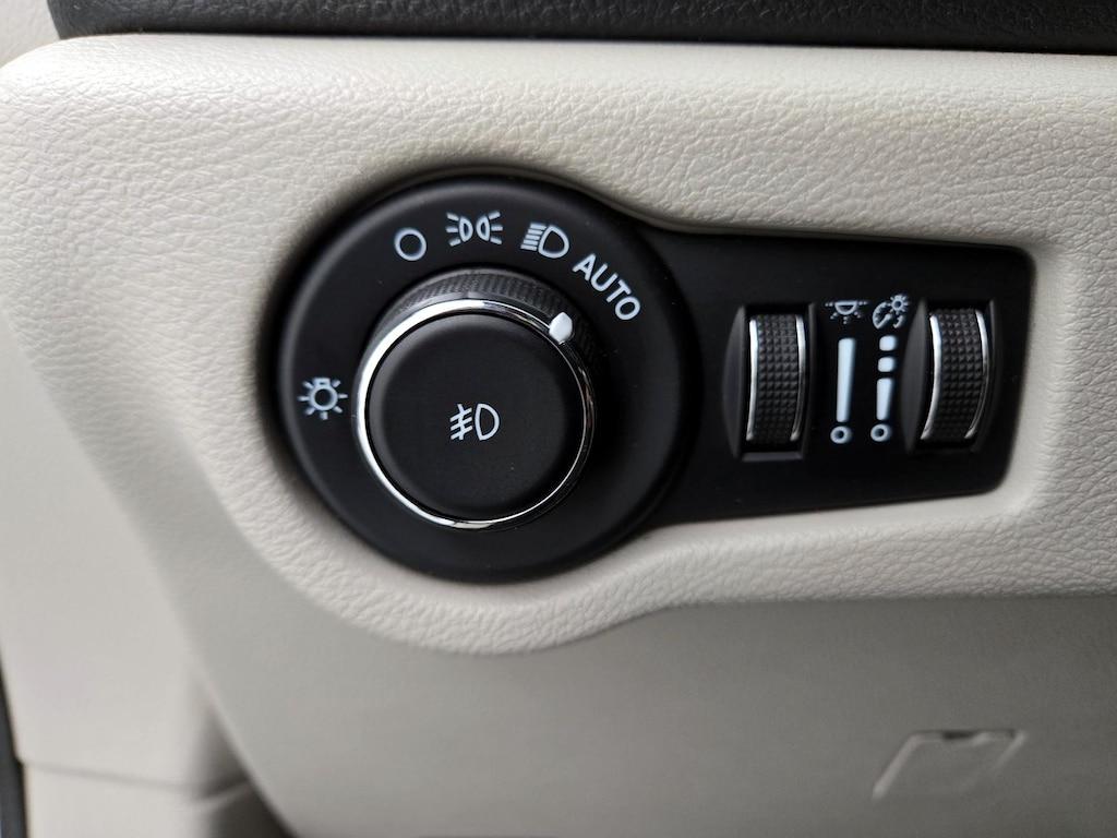 used 2023 Chrysler Pacifica car, priced at $29,998