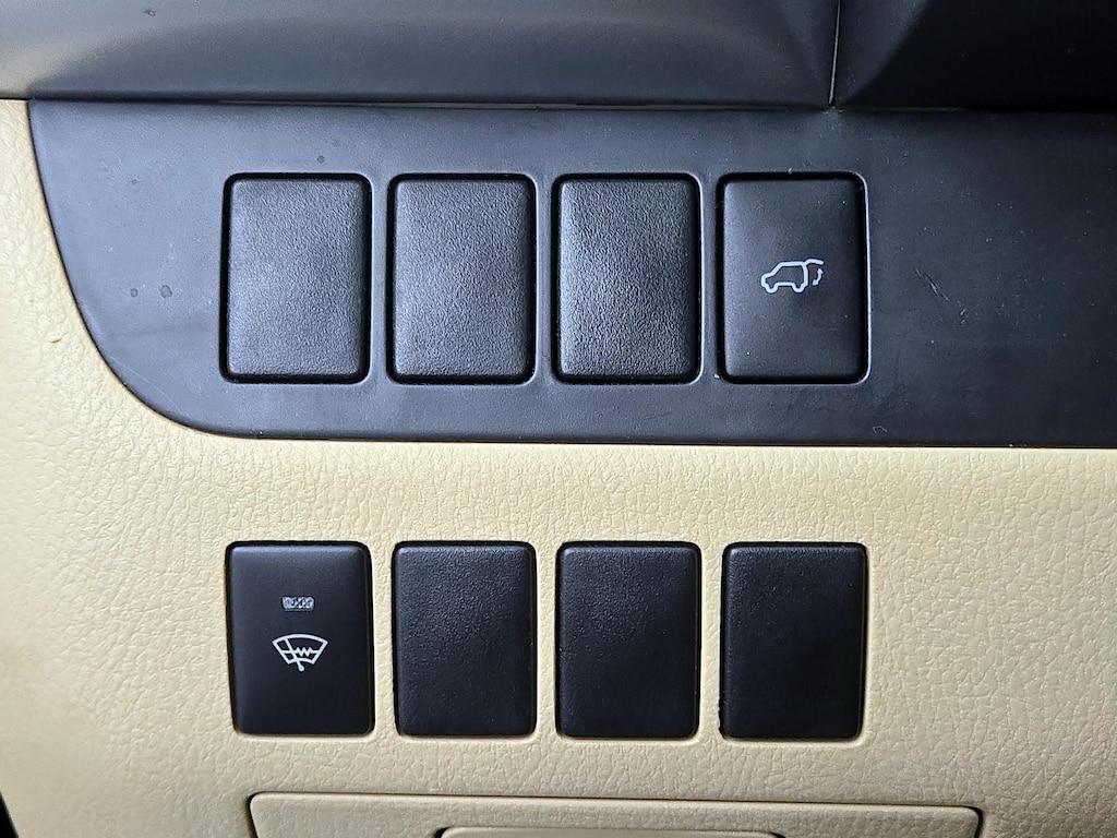 used 2015 Toyota Highlander car, priced at $23,998