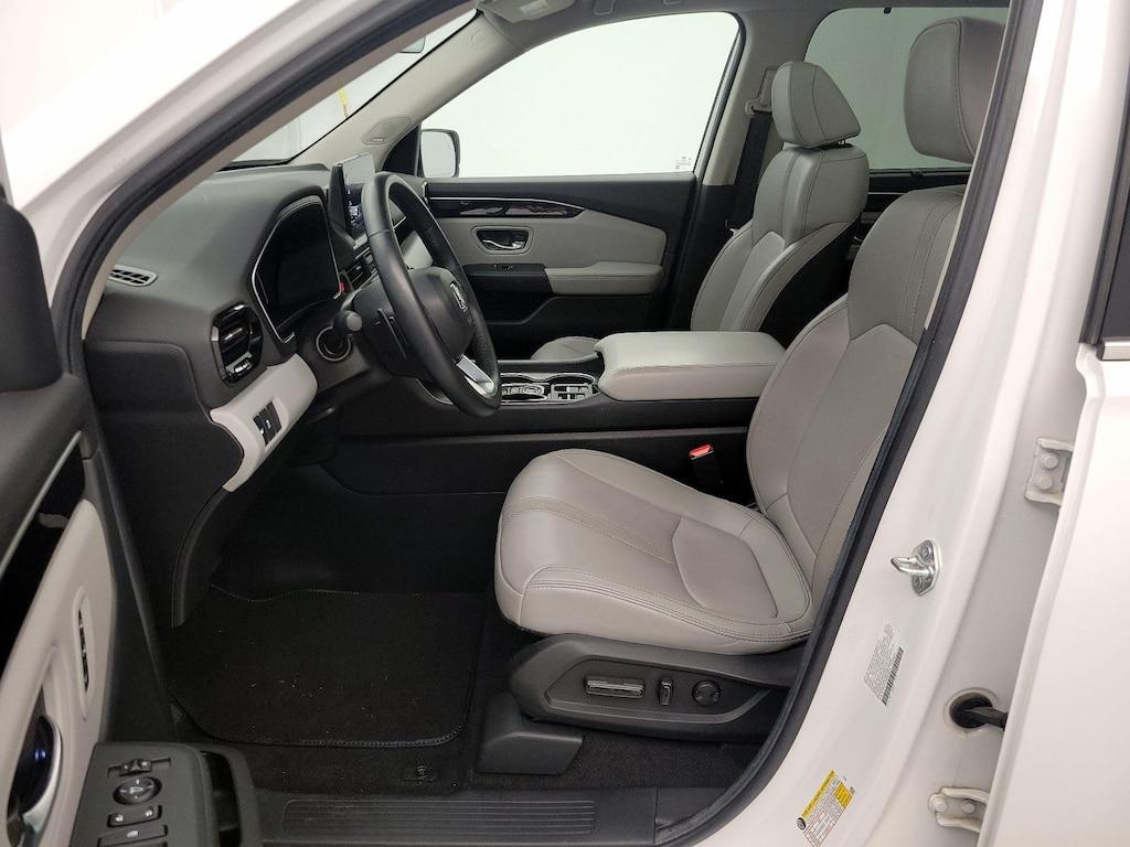 used 2025 Honda Pilot car, priced at $45,998