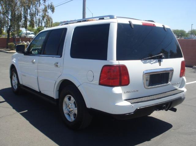 used 2006 Lincoln Navigator car, priced at $5,495