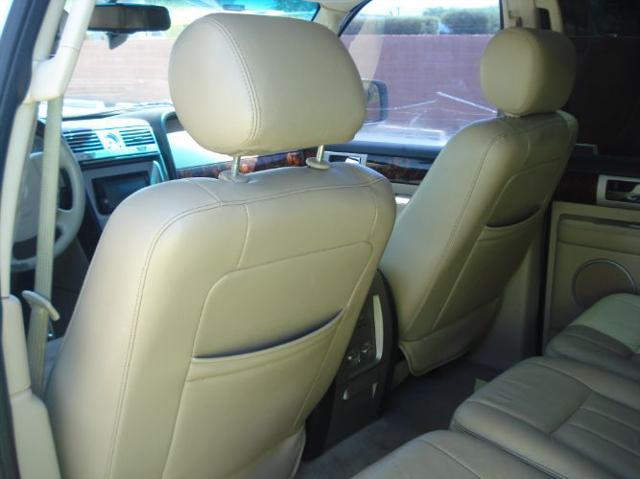 used 2006 Lincoln Navigator car, priced at $5,495