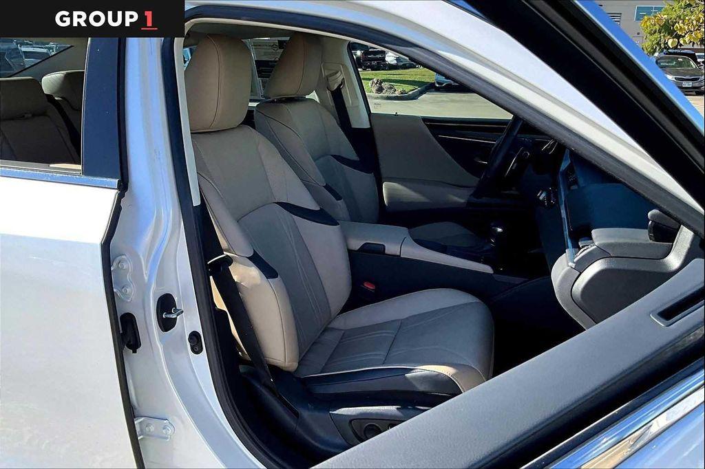 used 2021 Lexus ES 350 car, priced at $35,298