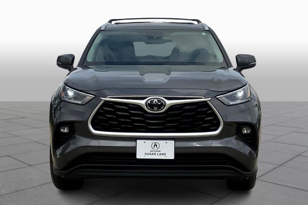 used 2021 Toyota Highlander car, priced at $29,995