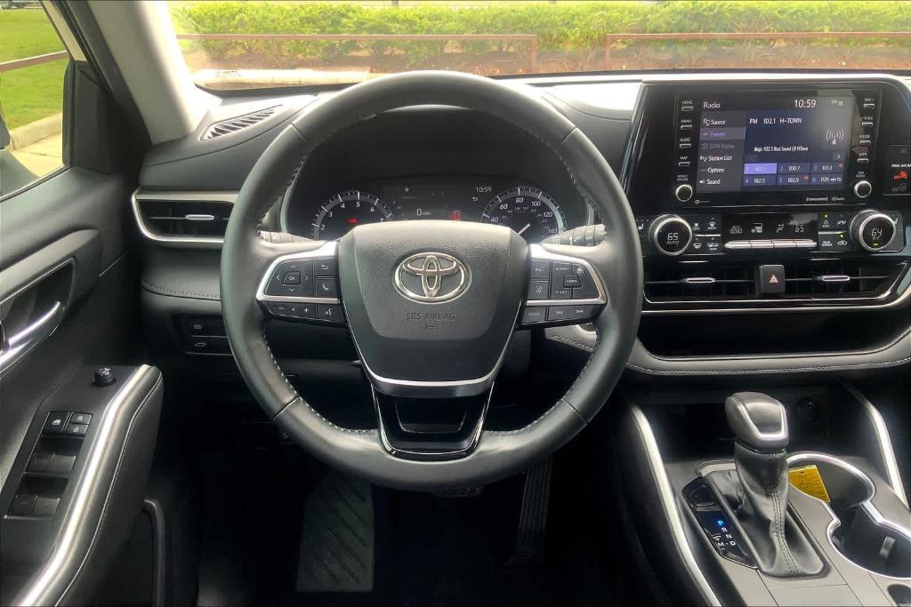 used 2021 Toyota Highlander car, priced at $29,995