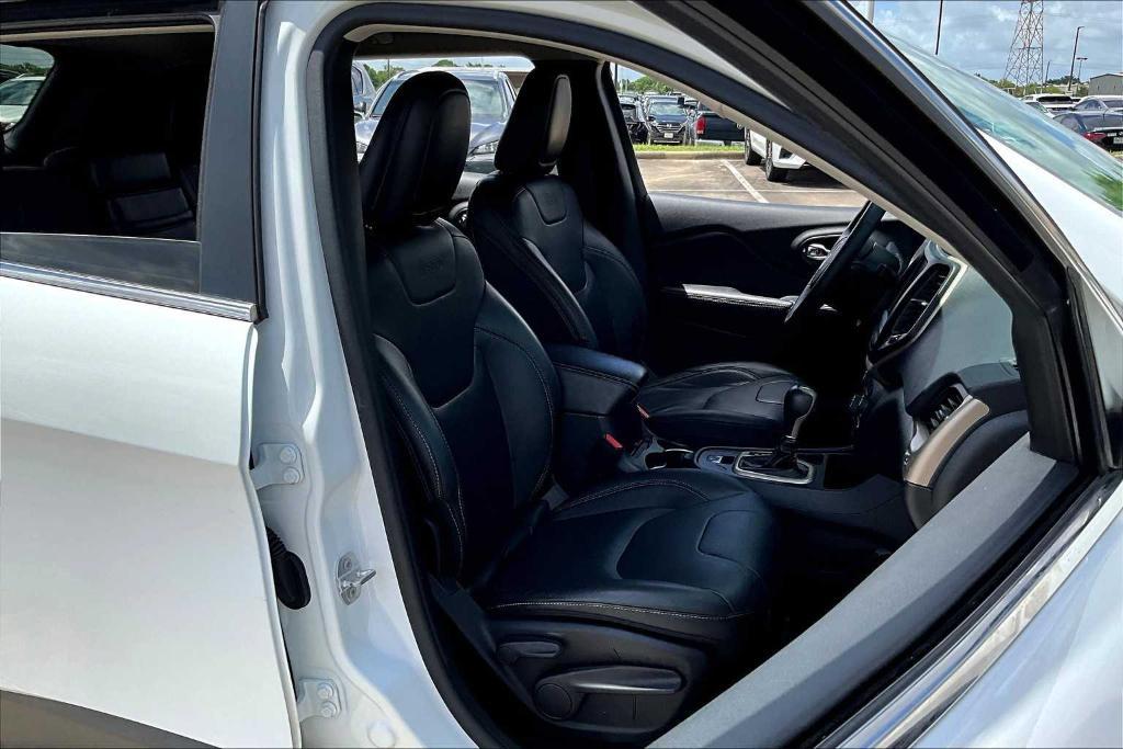 used 2016 Jeep Cherokee car, priced at $13,995