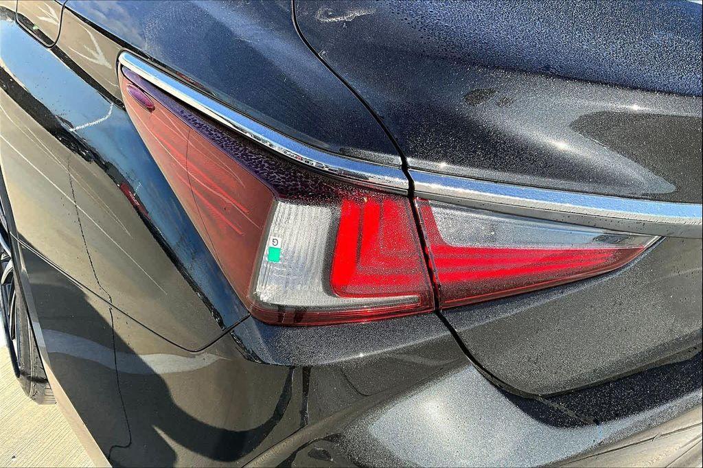 new 2025 Lexus ES 350 car, priced at $49,149