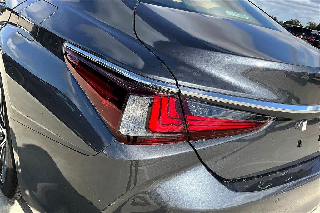 new 2025 Lexus ES 350 car, priced at $49,195