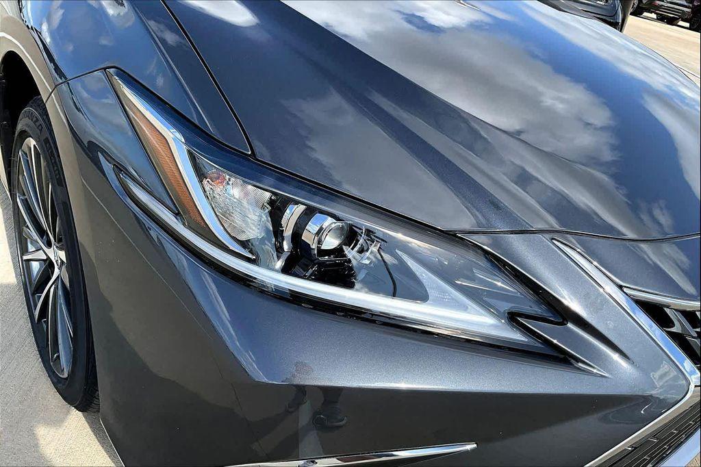 new 2025 Lexus ES 350 car, priced at $49,195