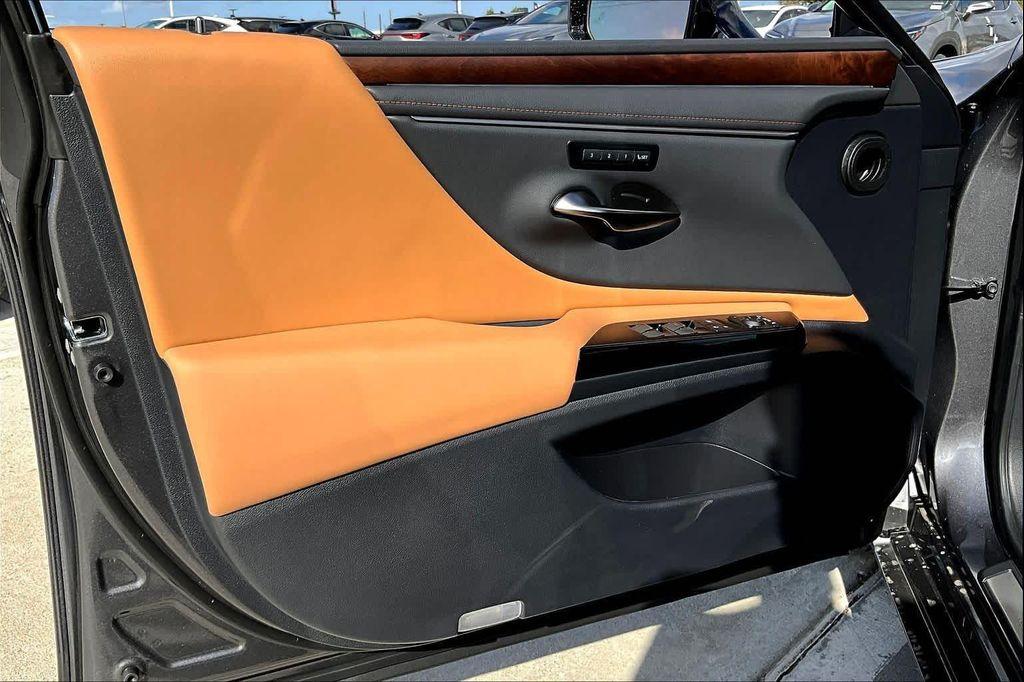 new 2025 Lexus ES 350 car, priced at $49,195