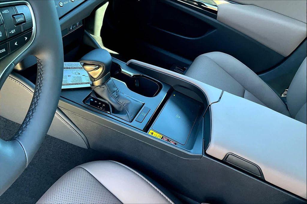 new 2025 Lexus ES 350 car, priced at $49,724