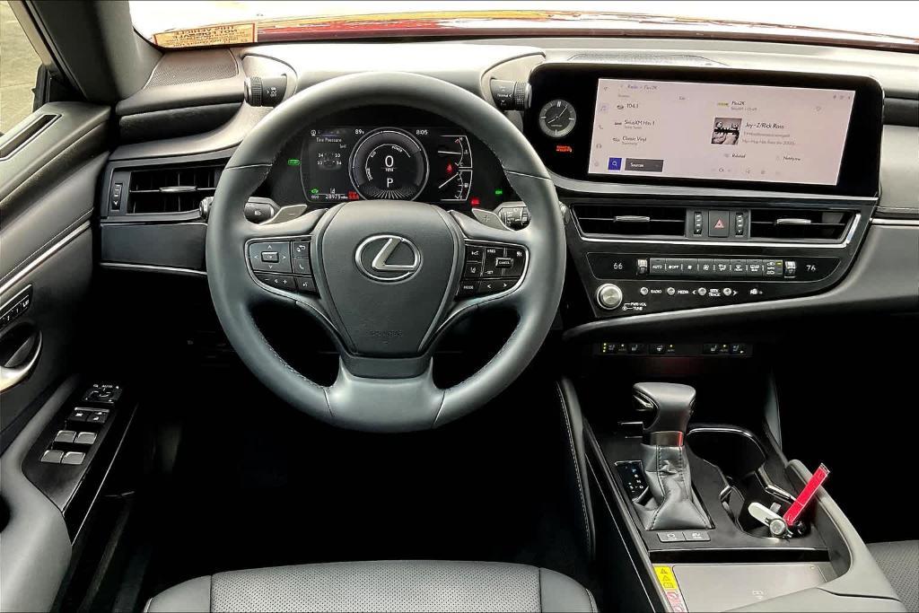 used 2023 Lexus ES 300h car, priced at $40,995