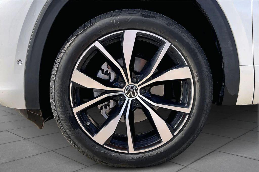 used 2024 Volkswagen Atlas Cross Sport car, priced at $36,995