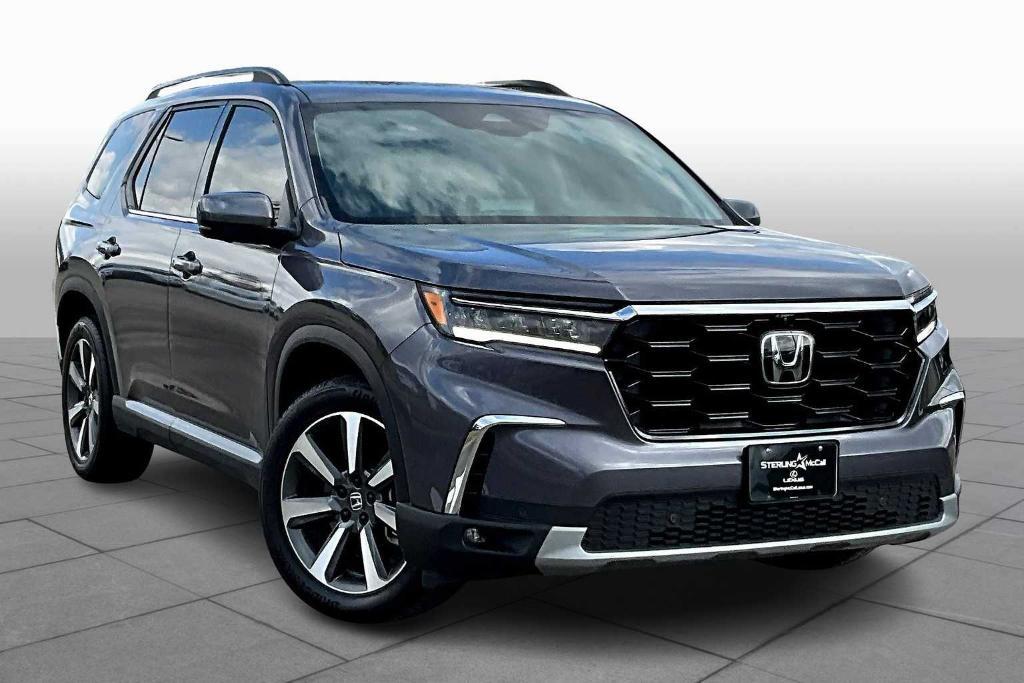 used 2025 Honda Pilot car, priced at $49,395