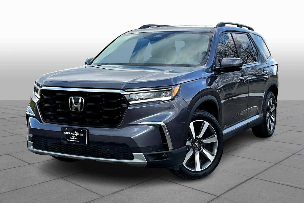 used 2025 Honda Pilot car, priced at $49,395