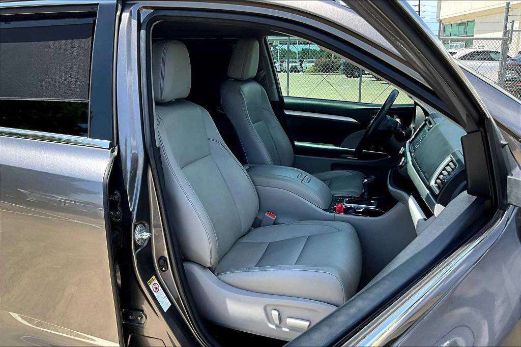 used 2018 Toyota Highlander car, priced at $20,495