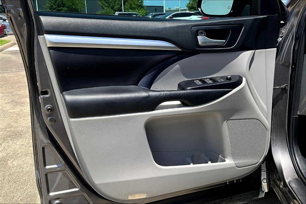used 2018 Toyota Highlander car, priced at $20,495