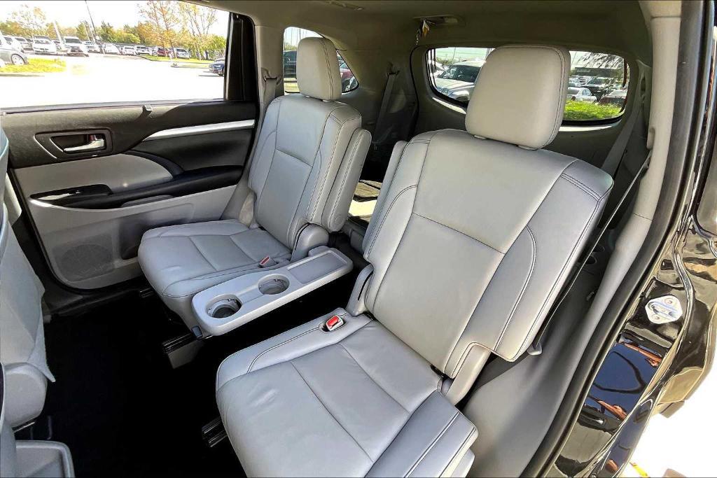 used 2019 Toyota Highlander car, priced at $29,995