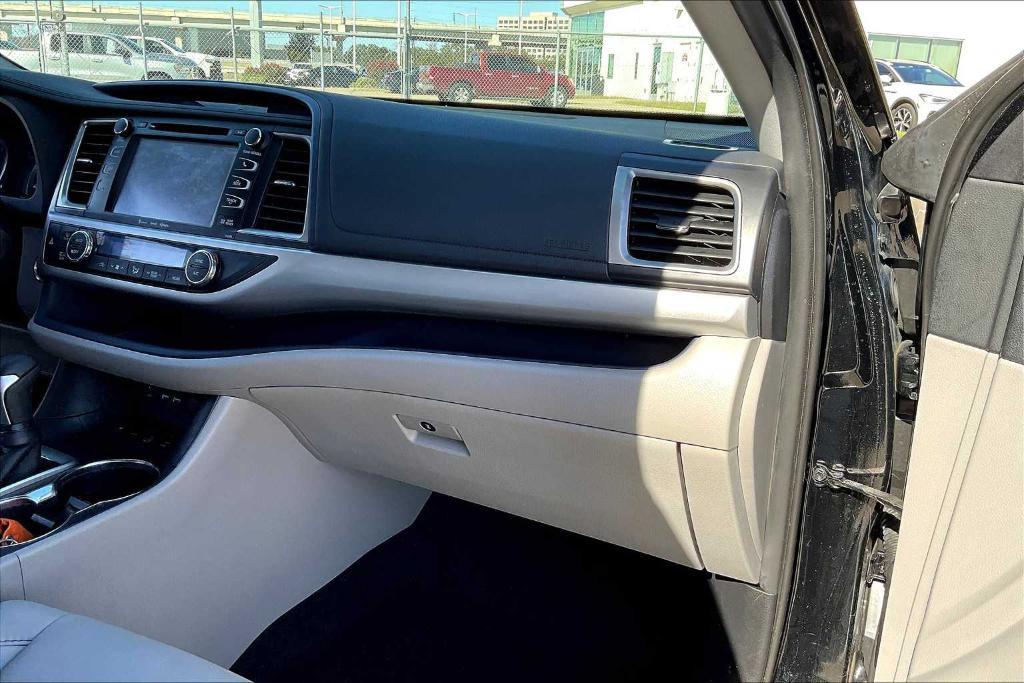 used 2019 Toyota Highlander car, priced at $29,995