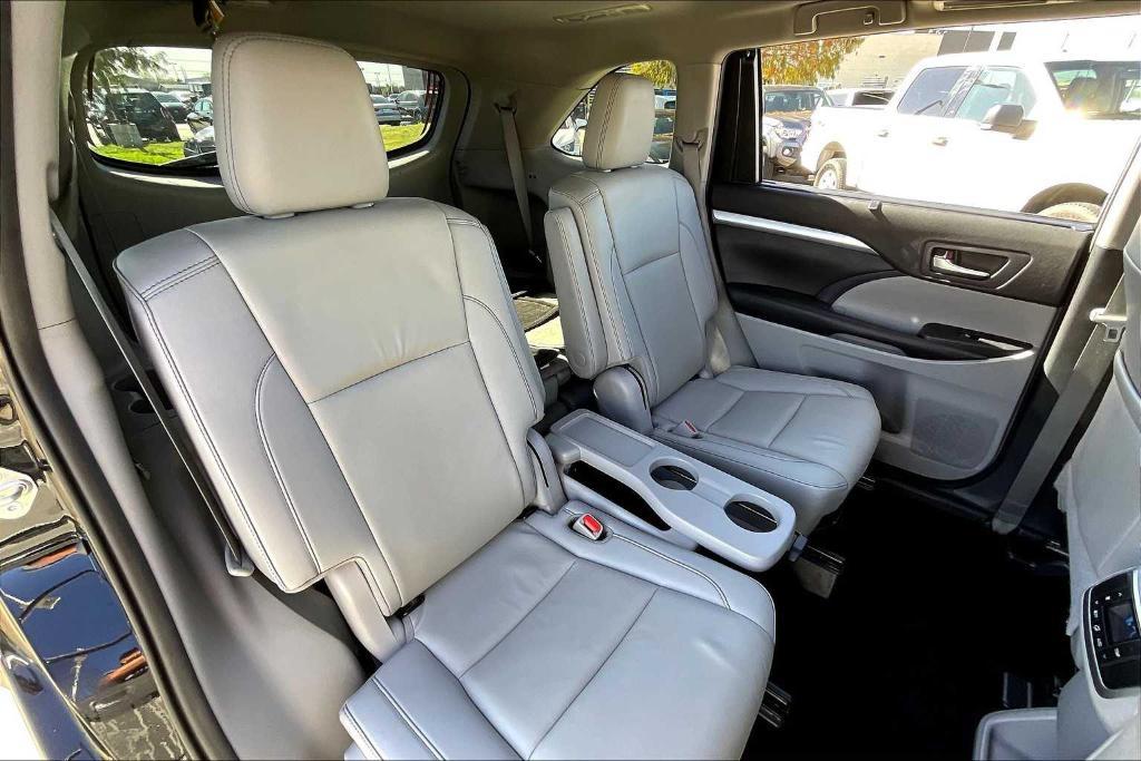 used 2019 Toyota Highlander car, priced at $29,995