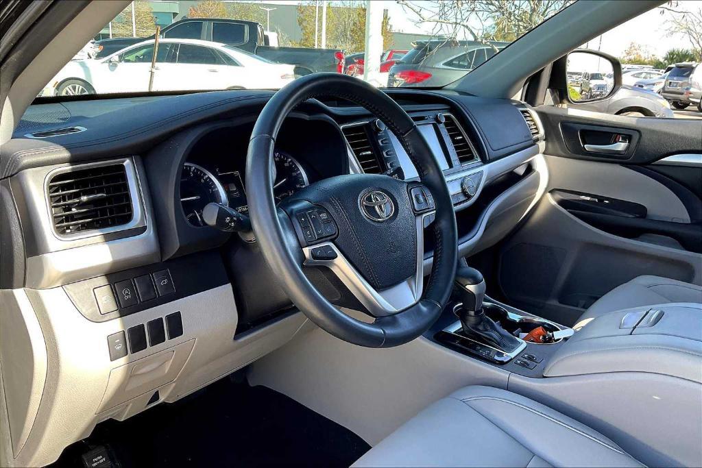 used 2019 Toyota Highlander car, priced at $29,995