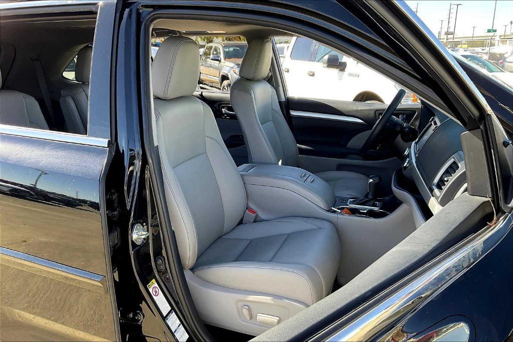 used 2019 Toyota Highlander car, priced at $29,995