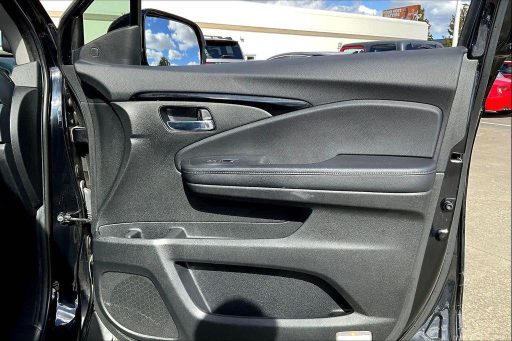 used 2020 Honda Pilot car, priced at $24,995