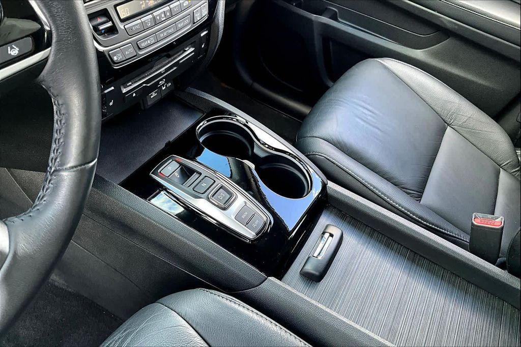 used 2020 Honda Pilot car, priced at $24,995