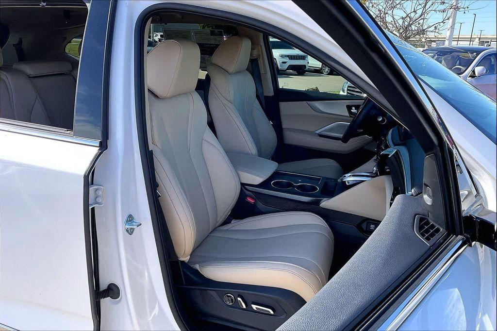 used 2025 Acura MDX car, priced at $42,995