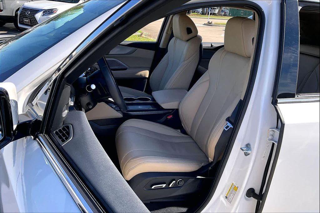 used 2025 Acura MDX car, priced at $42,995