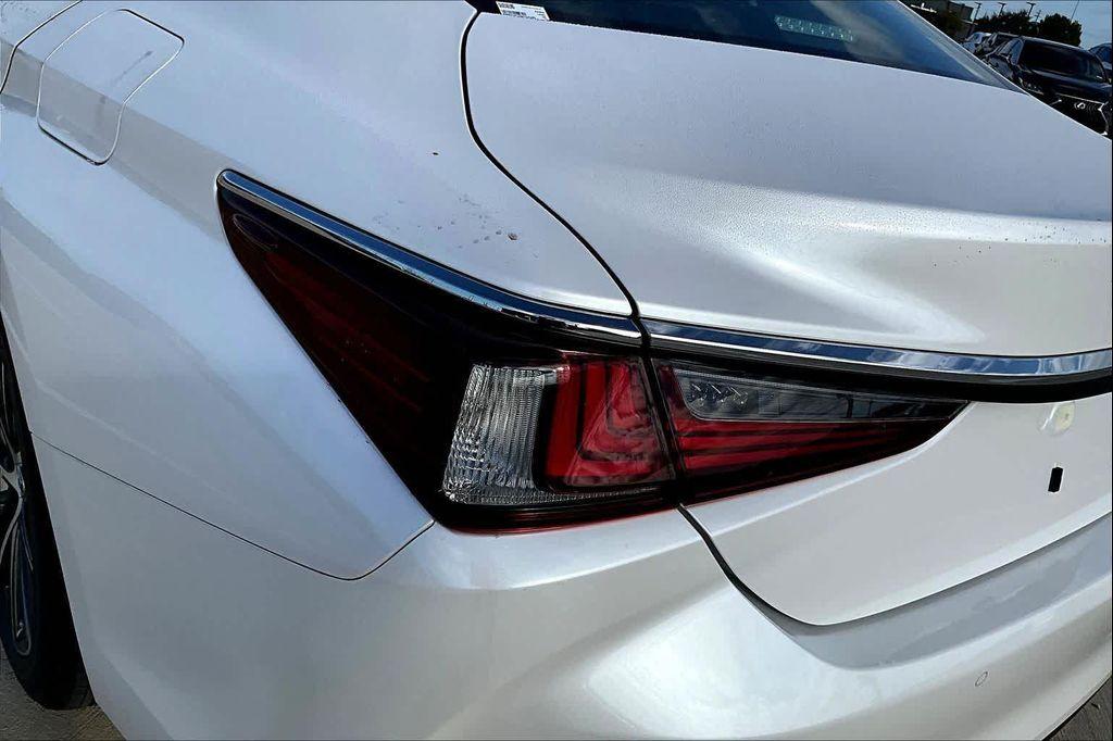 new 2025 Lexus ES 350 car, priced at $49,649