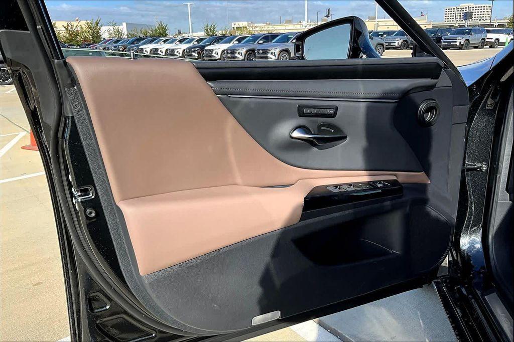 new 2025 Lexus ES 350 car, priced at $49,050